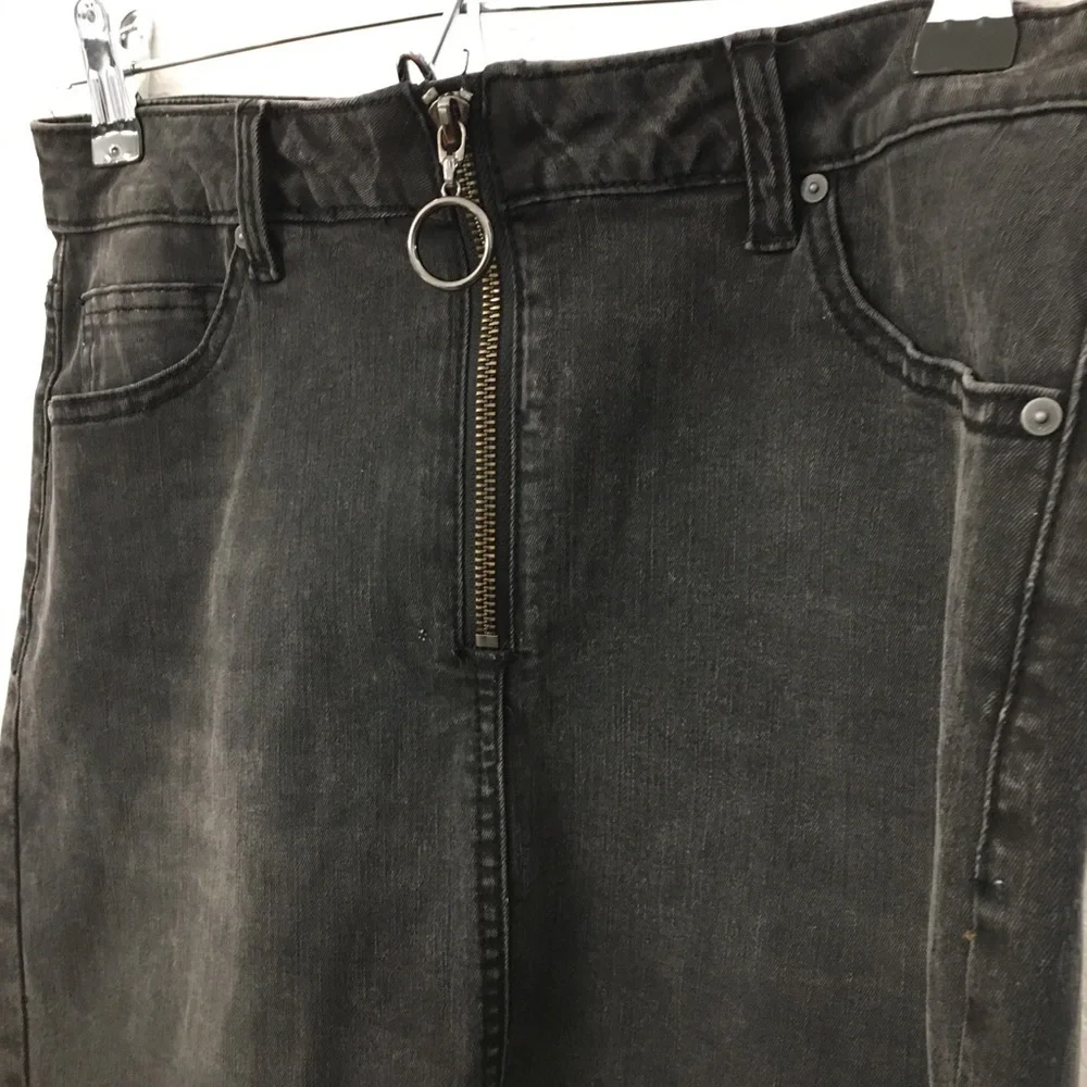 Ivy + Main black skirt size 7